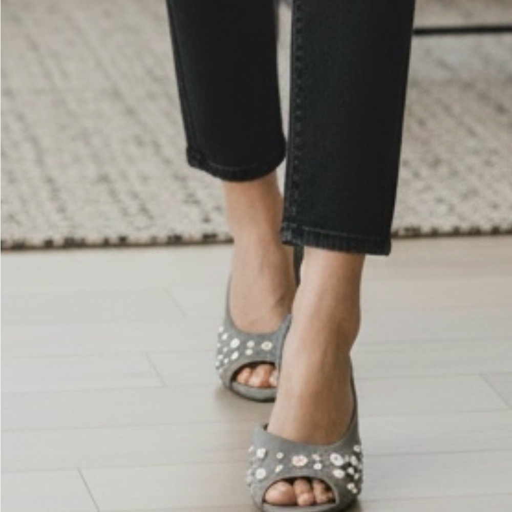 Seychelles Embellished‎ Gray Heels